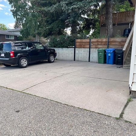 Cozy Basement Suite-溫馨小屋 Designated Parking Calgary Luaran gambar